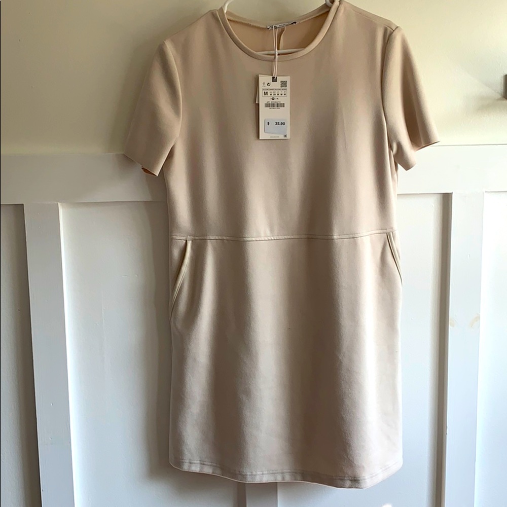 Nude mini dress WITH POCKETS!